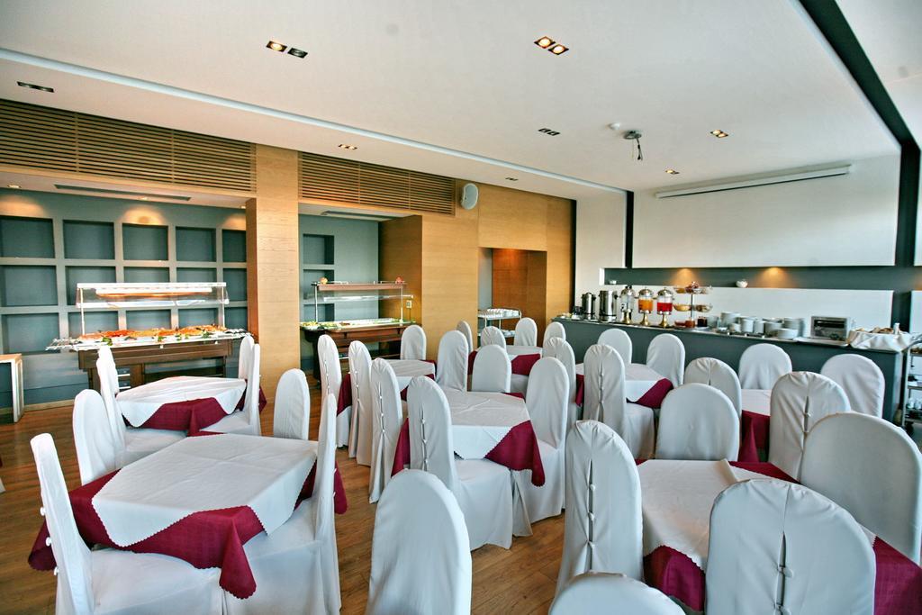 Sandy Bay Hotel Пломарион Экстерьер фото